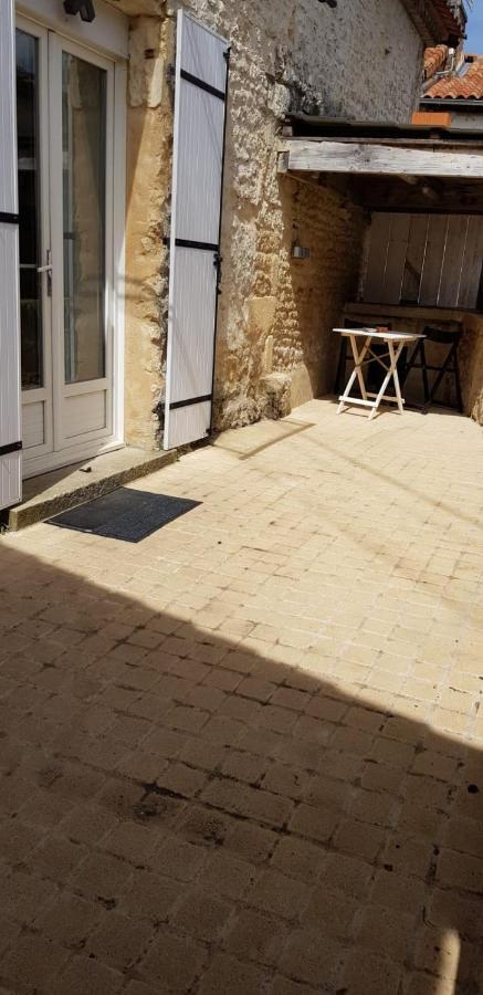Maison Au Coeur D'Un Village Pres D'Angouleme 샹프니어스 외부 사진